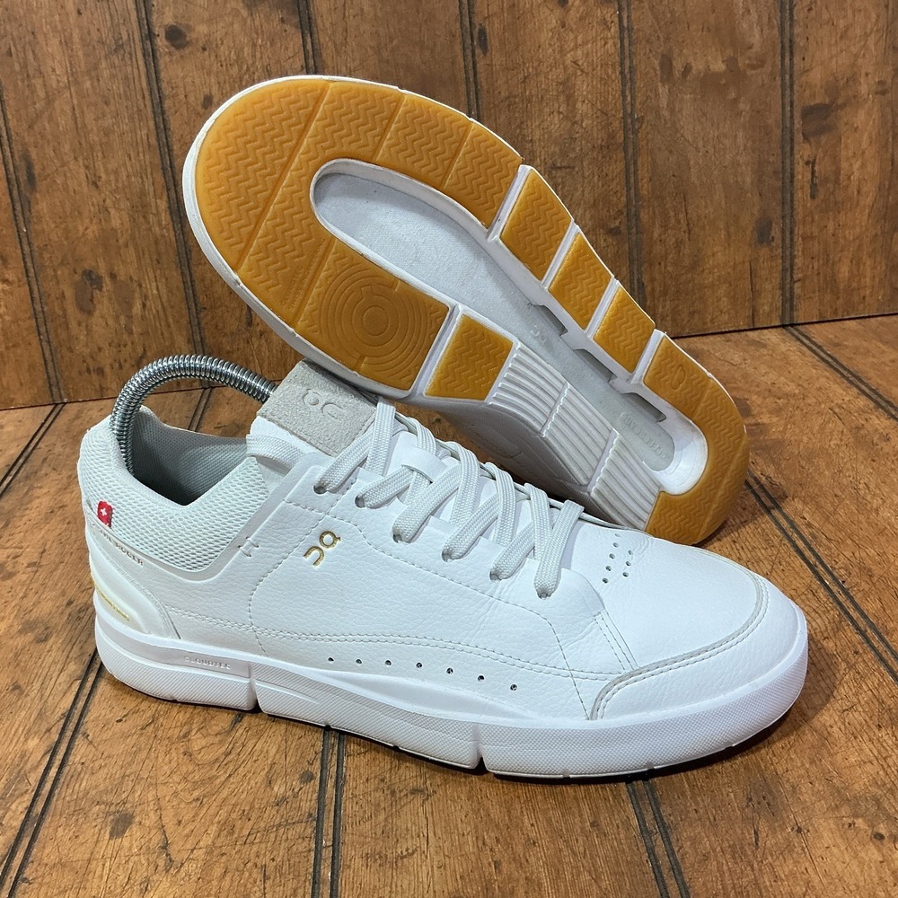 On The Roger Clubhouse Centre Court White/Gum 48.99437 Sneaker Size Women's 8.5